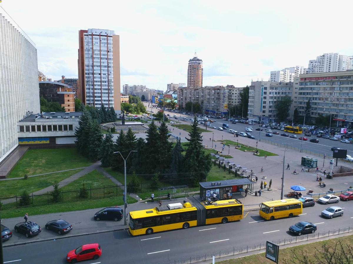 Отдельная Комната С Балконом В Апартаментах, Возле М Печерская キエフ エクステリア 写真