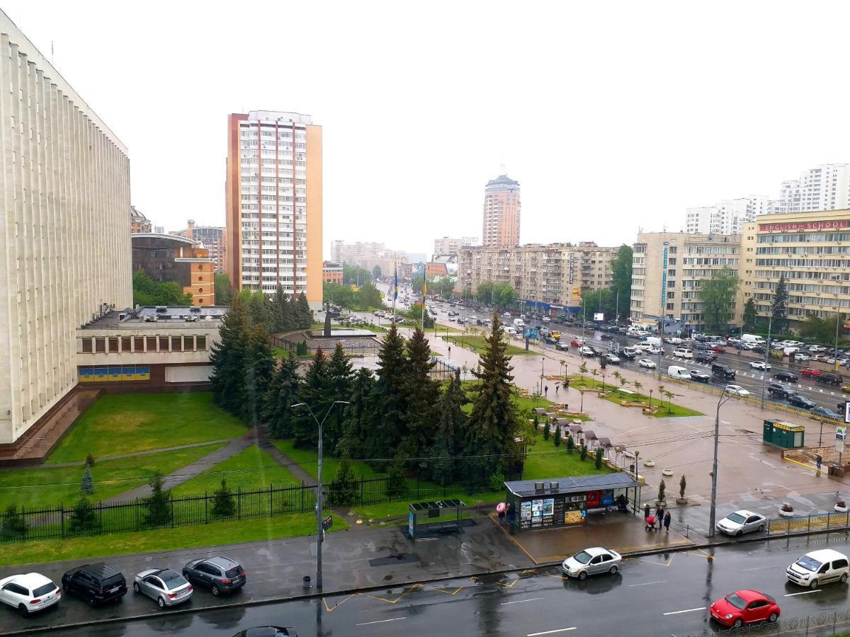 Отдельная Комната С Балконом В Апартаментах, Возле М Печерская キエフ エクステリア 写真